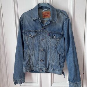 Men’s Levi Strauss and Co. Original Riveted Denim Jean Jacket Size Medium